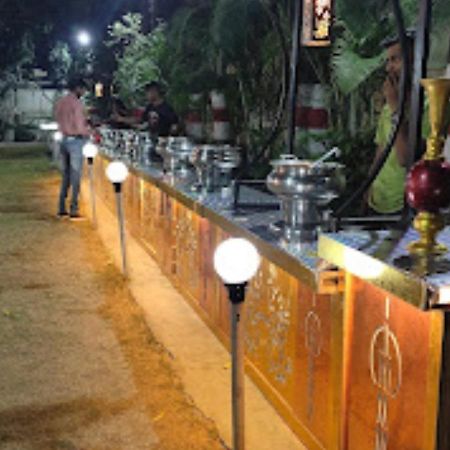 Hotel Blue Paradise Chandrapur エクステリア 写真