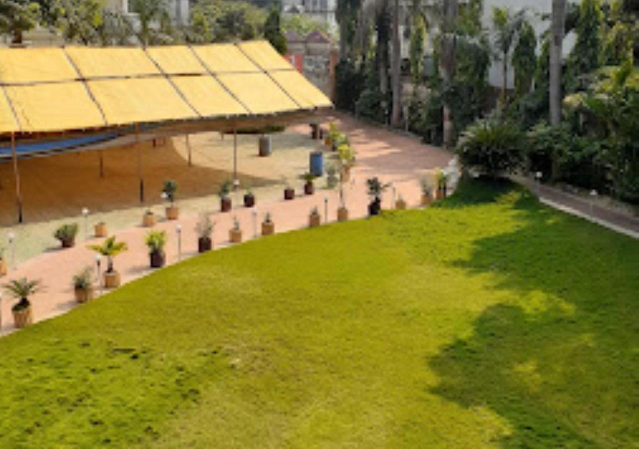 Hotel Blue Paradise Chandrapur エクステリア 写真