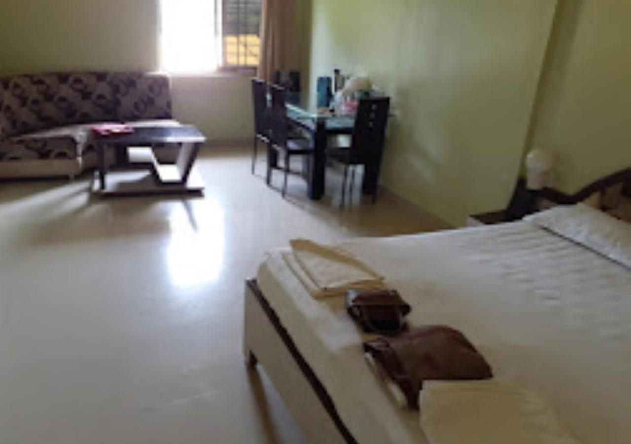 Hotel Blue Paradise Chandrapur エクステリア 写真