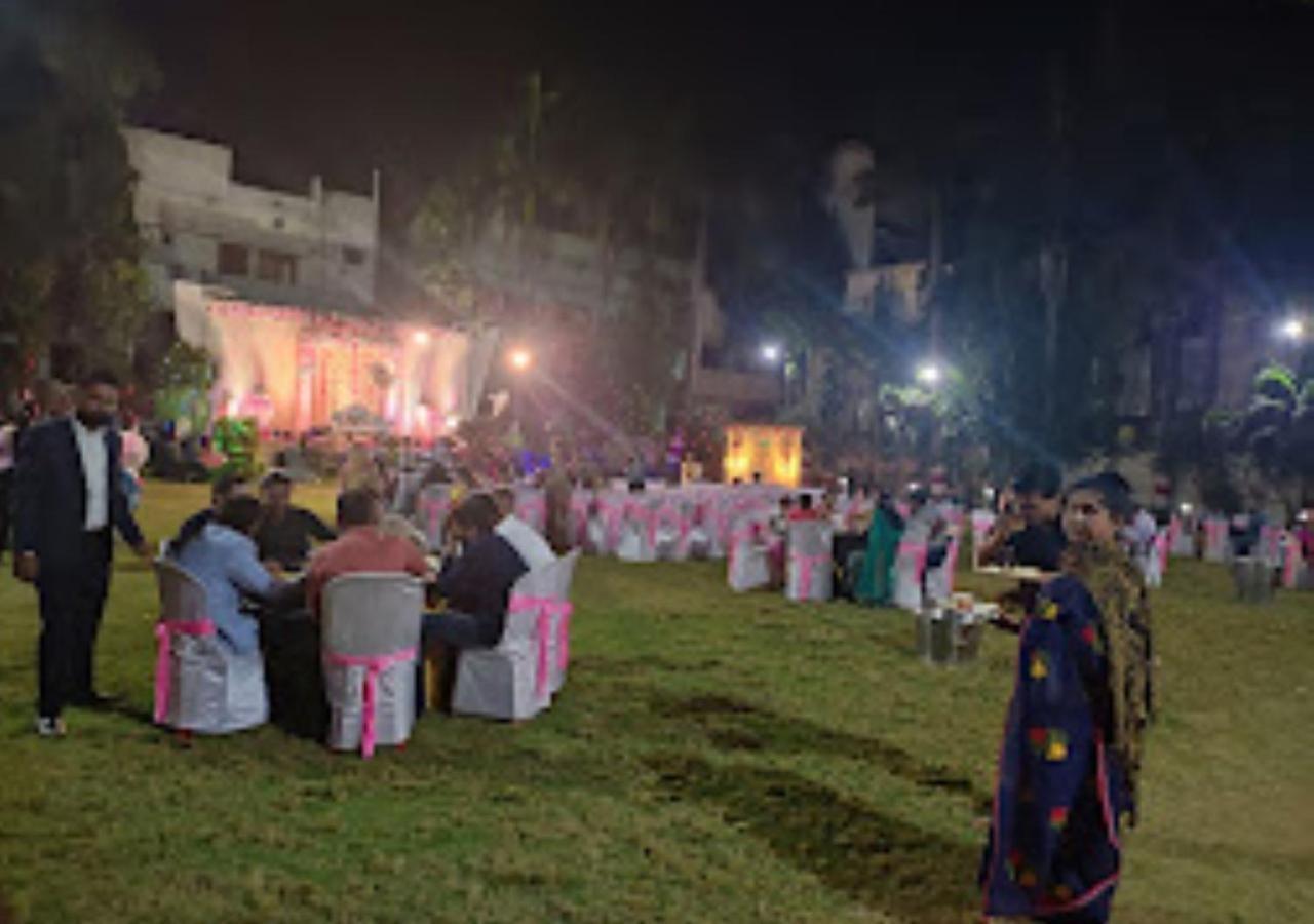 Hotel Blue Paradise Chandrapur エクステリア 写真